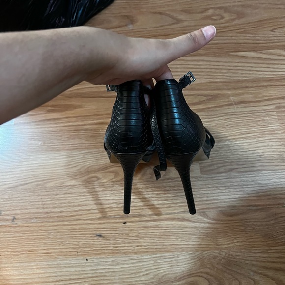 Also heels - Picture 6 of 7